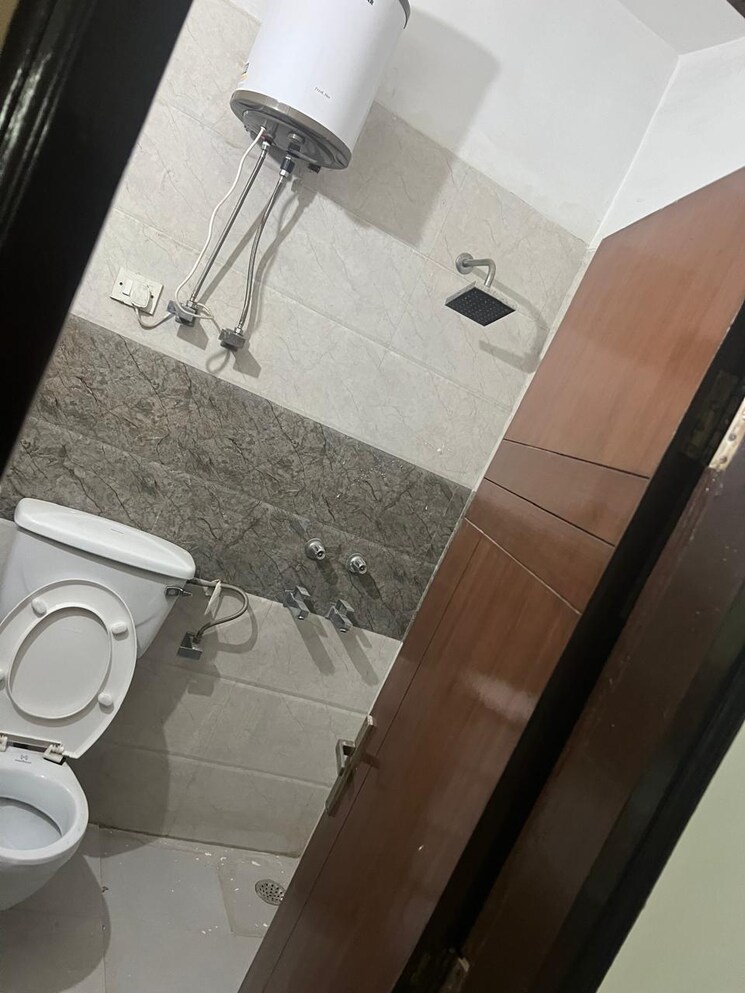 Bathroom, gupta-awas 2 Bedroom 104 Sq.Yd. Builder Floor In Sector 43 Gurgaon 8820564
