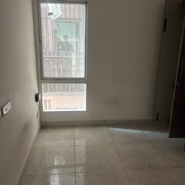 Room in 3 BHK Apartment at Gaurs Siddhartham, Siddharth Vihar – for Rent