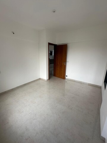 Room in 3 BHK Apartment at Silver Leaf II, Shivajinagar – for Rent