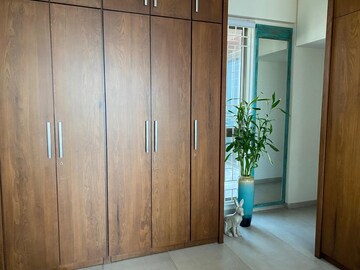 Room in 3 BHK Apartment at The Wadhwa Amar Jiwan, Bandra West – for Sale