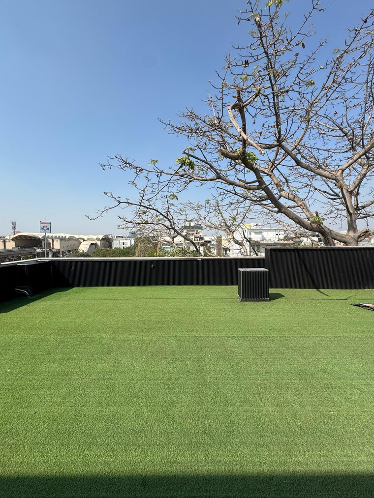 Garden, dlf phase i 4 Bedroom 402 Sq.Yd. Builder Floor In Dlf Phase I Gurgaon 8820596