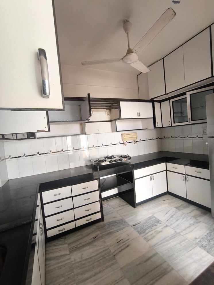 Kitchen, pr-kumud 3 Bedroom 1600 Sq.Ft. Apartment In Khar West Mumbai 8820593