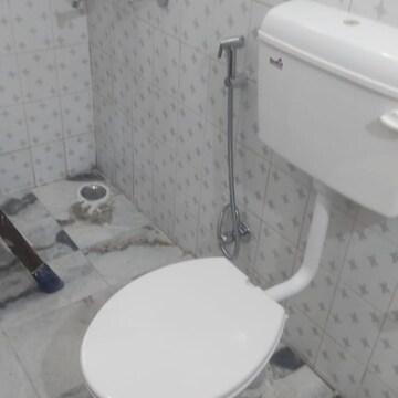 Bathroom in 2 BHK Builder Floor at Jaipuria Plaza, Sector 26 – for Rent