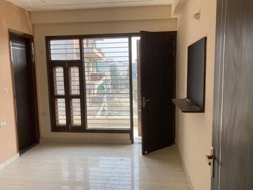 Room in 2.5 BHK Builder Floor at SS Mayfield Gardens, Sector 51 – for Rent