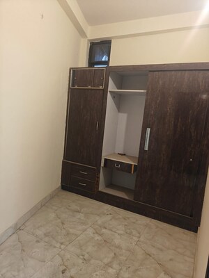 Furnished Amenities in 3 BHK Builder Floor at Vasundhara Sector 13 – for Sale