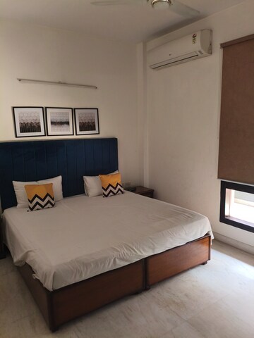 Bedroom in 2 BHK Builder Floor at Sector 43 – for Rent