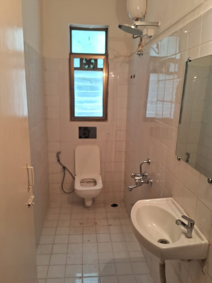 Bathroom, retreat-apartment 2 Bedroom 1200 Sq.Ft. Apartment In Santacruz West Mumbai 8820631