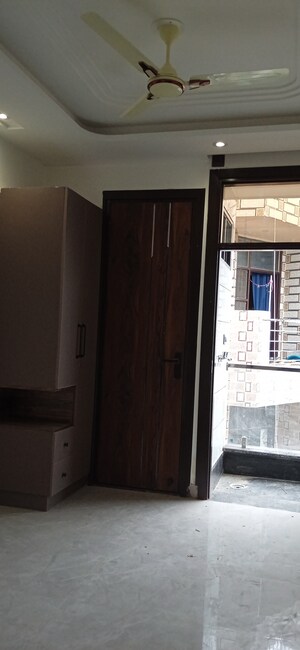 Furnished Amenities in 4 BHK Builder Floor at Mahavir Enclave 1 – for Sale