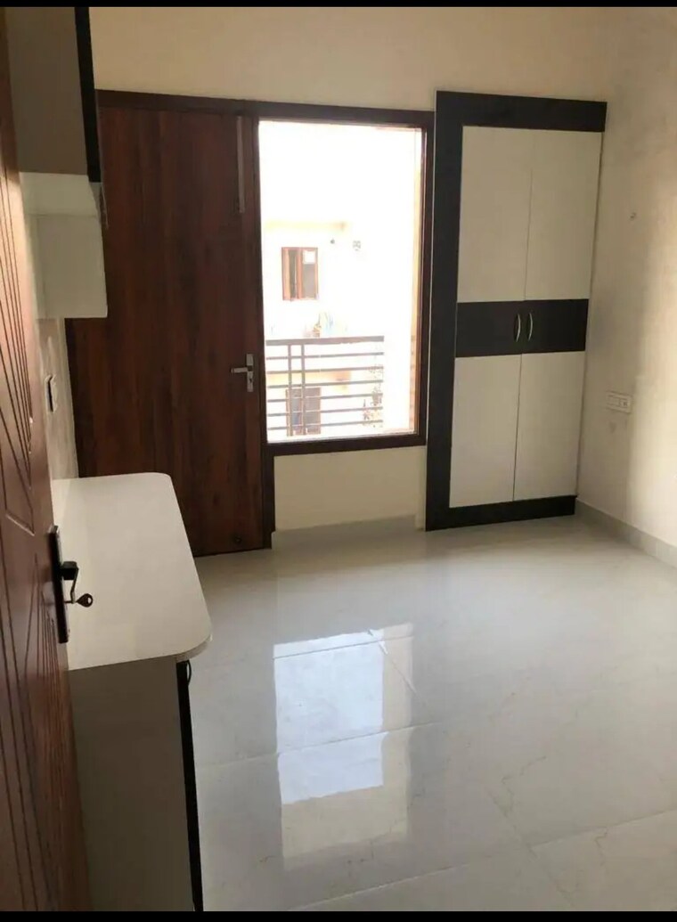 Room, dhakoli 3 Bedroom 122 Sq.Yd. Apartment In Dhakoli Zirakpur 8820695