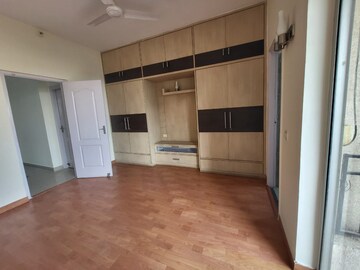 Room in 3.5 BHK Apartment at Sector 48 – for Rent
