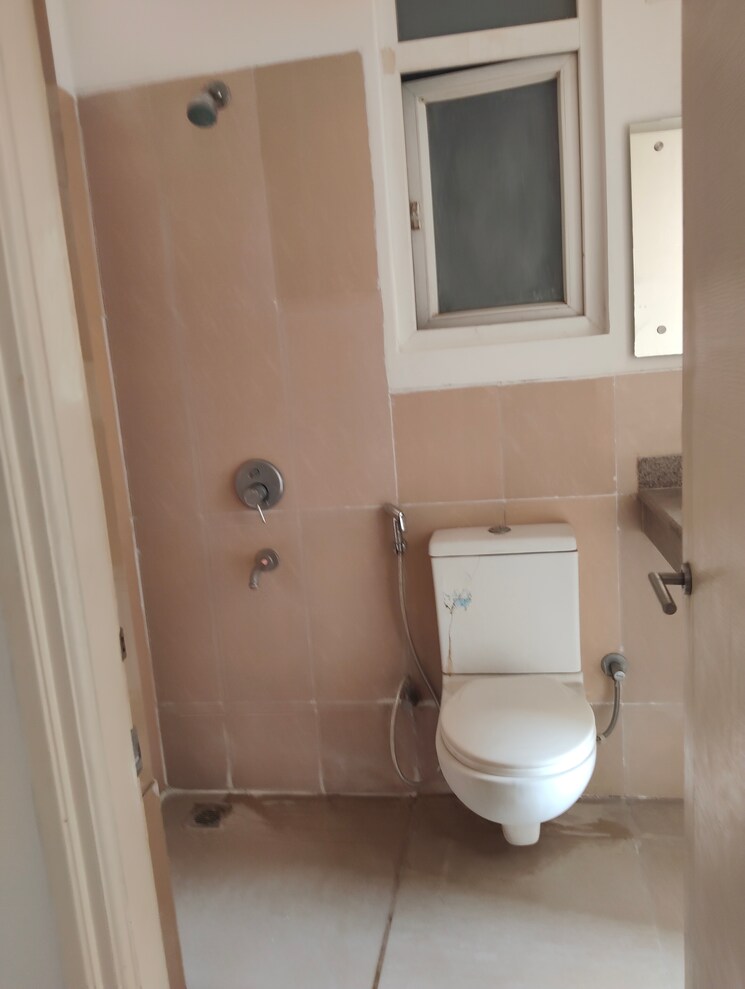 Bathroom, emaar-emerald-floors-premier 3.5 Bedroom 1600 Sq.Ft. Apartment In Sector 65 Gurgaon 8820717