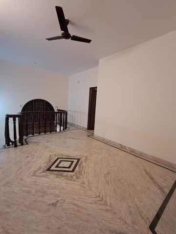 Room in 3 BHK Independent House at Hsr Layout – for Rent