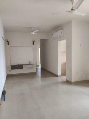 Room in 3 BHK Apartment at Emaar Emerald Estate, Sector 65 – for Rent