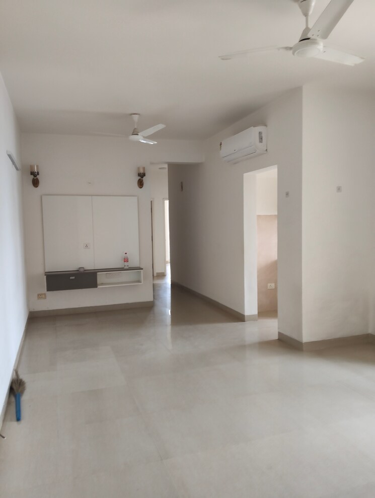 Room, emaar-emerald-estate 3 Bedroom 1310 Sq.Ft. Apartment In Sector 65 Gurgaon 8820725