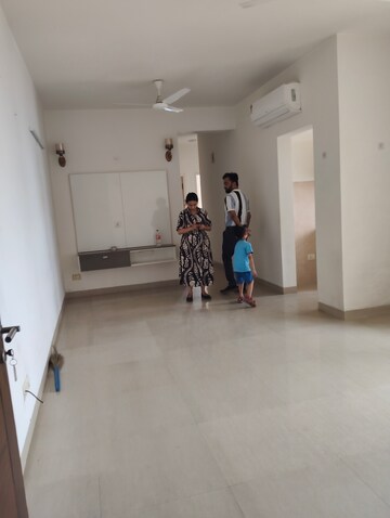 2.5 BHK Apartment For Rent in Emaar Emerald Estate, Sector 65