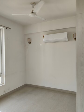 Room in 2.5 BHK Apartment at Emaar Emerald Estate, Sector 65 – for Rent