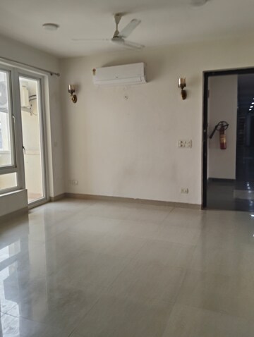 Room in 2.5 BHK Apartment at Emaar Emerald Estate, Sector 65 – for Rent