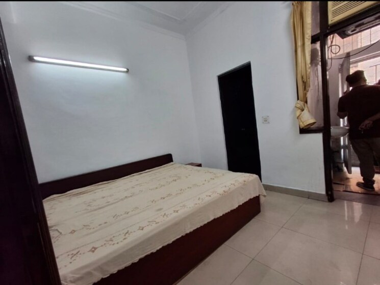 Bedroom, rwa-chittaranjan-park-block-r 3.5 Bedroom 1500 Sq.Ft. Builder Floor In Chittaranjan Park Delhi 8820757