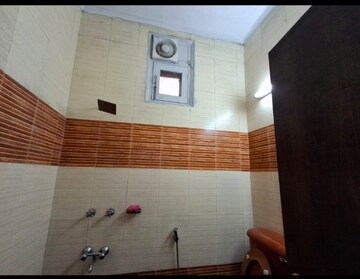 Bathroom in 3.5 BHK Builder Floor at RWA Chittaranjan Park Block R, Chittaranjan Park – for Rent