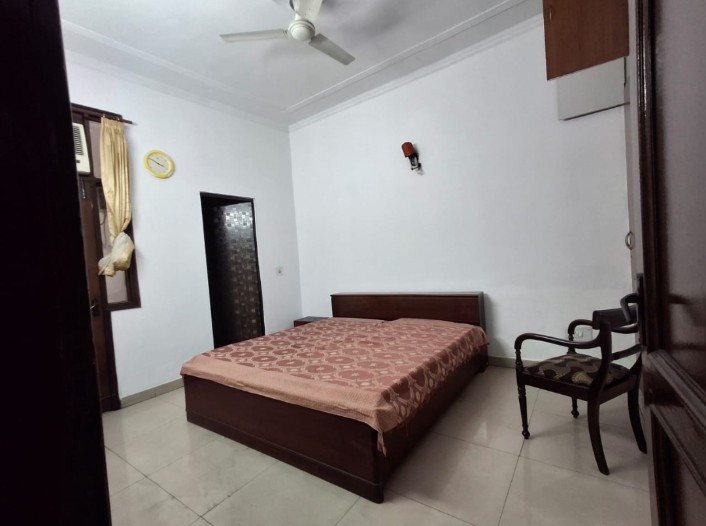 3.5 BHK + Extra Room Builder Floor For Rent in RWA Chittaranjan Park Block R