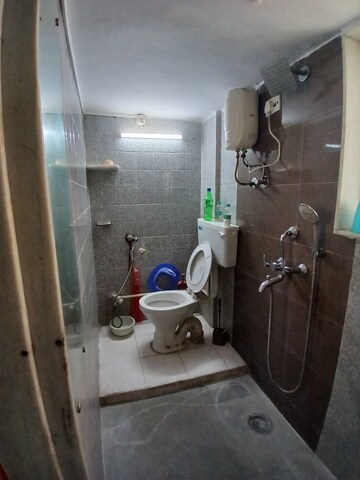 Master Bedroom in 1 BHK Apartment at Sai Baba Complex Goregaon, Goregaon East – for Rent