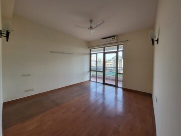 Room in 3.5 BHK Apartment at Central Park Resorts, Sector 48 – for Rent