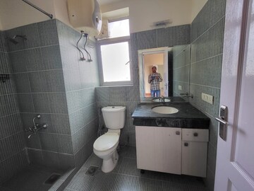 Kitchen in 3.5 BHK Apartment at Central Park Resorts, Sector 48 – for Rent