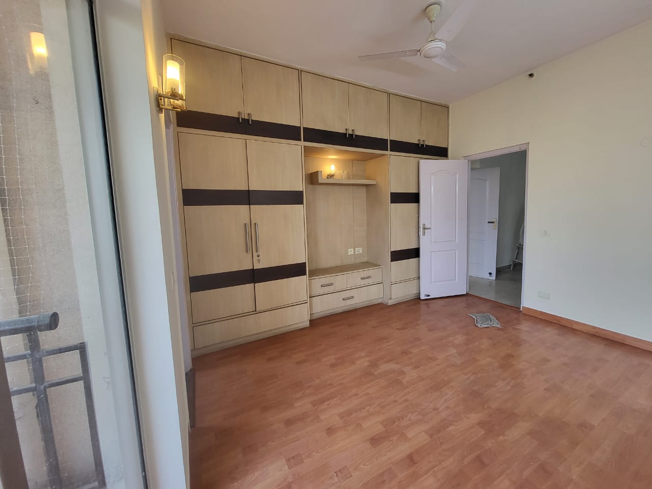 3.5 BHK + Servant Room Apartment For Rent in Central Park Resorts