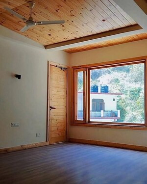 Room in 6+ BHK Independent House at Kasauli – for Sale
