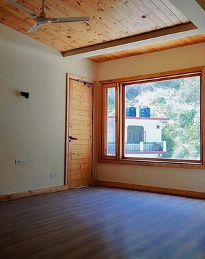 Room in 6+ BHK Independent House at Kasauli – for Sale