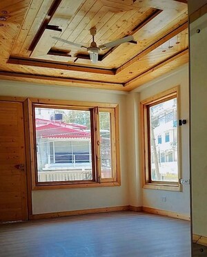 Room in 6+ BHK Independent House at Kasauli – for Sale