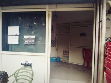  Shop For Rent in Shahibaug