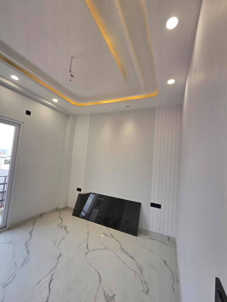 Room, sahastradhara road 3.5 Bedroom 2500 Sq.Ft. Villa In Sahastradhara Road Dehradun 8820790