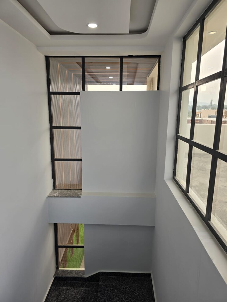 Other, sahastradhara road 3.5 Bedroom 2500 Sq.Ft. Villa In Sahastradhara Road Dehradun 8820790