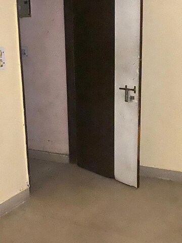 Room in 1.5 BHK Builder Floor at Mayur Vihar – for Rent