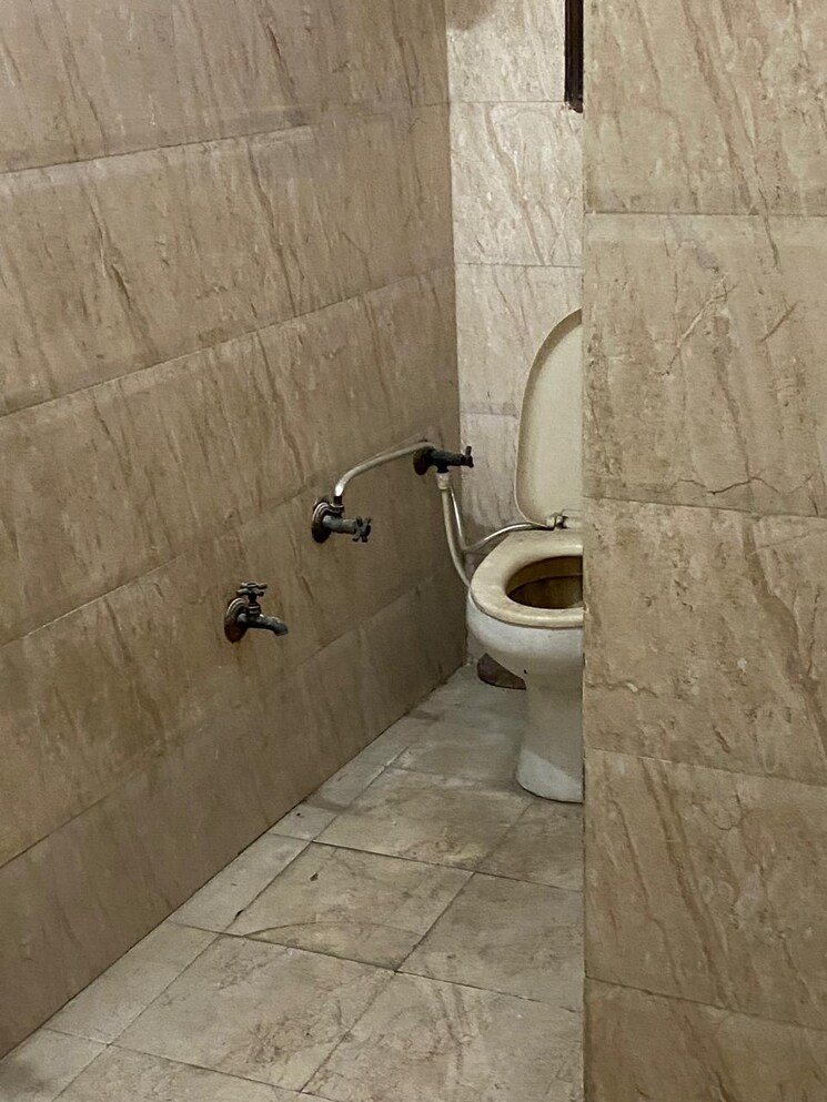 Bathroom, mayur vihar 1.5 Bedroom 450 Sq.Ft. Builder Floor In Mayur Vihar Delhi 8820802