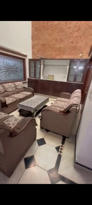 Master Bedroom in 6 BHK Villa at Gamma I Greater Noida – for Rent