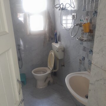 Bathroom in 3.5 BHK Apartment at Mayur Vihar – for Rent