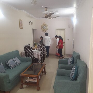 Living Room in 3.5 BHK Apartment at Mayur Vihar – for Rent