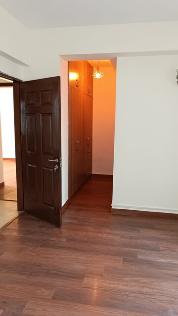Room in 3.5 BHK Apartment at Sector 50 – for Rent