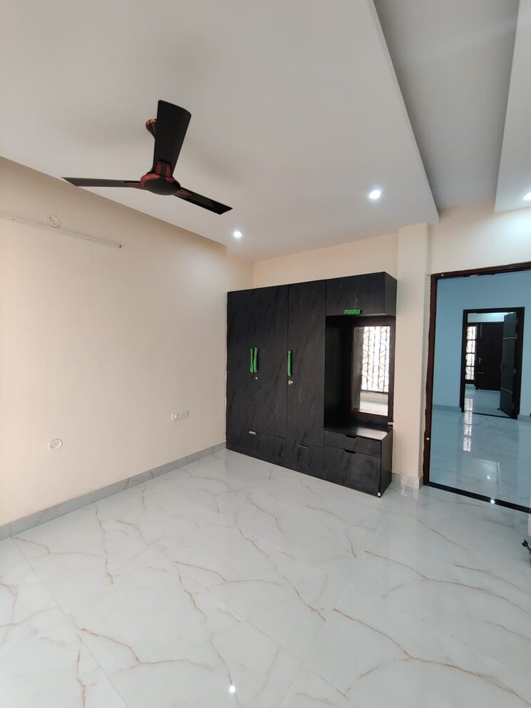 Room, sahastradhara road 3 Bedroom 2400 Sq.Ft. Villa In Sahastradhara Road Dehradun 8820830