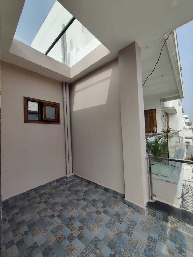 Room, sahastradhara road 3 Bedroom 2400 Sq.Ft. Villa In Sahastradhara Road Dehradun 8820830