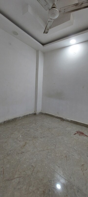 Room in 1 BHK Builder Floor at West Sant Nagar – for Rent