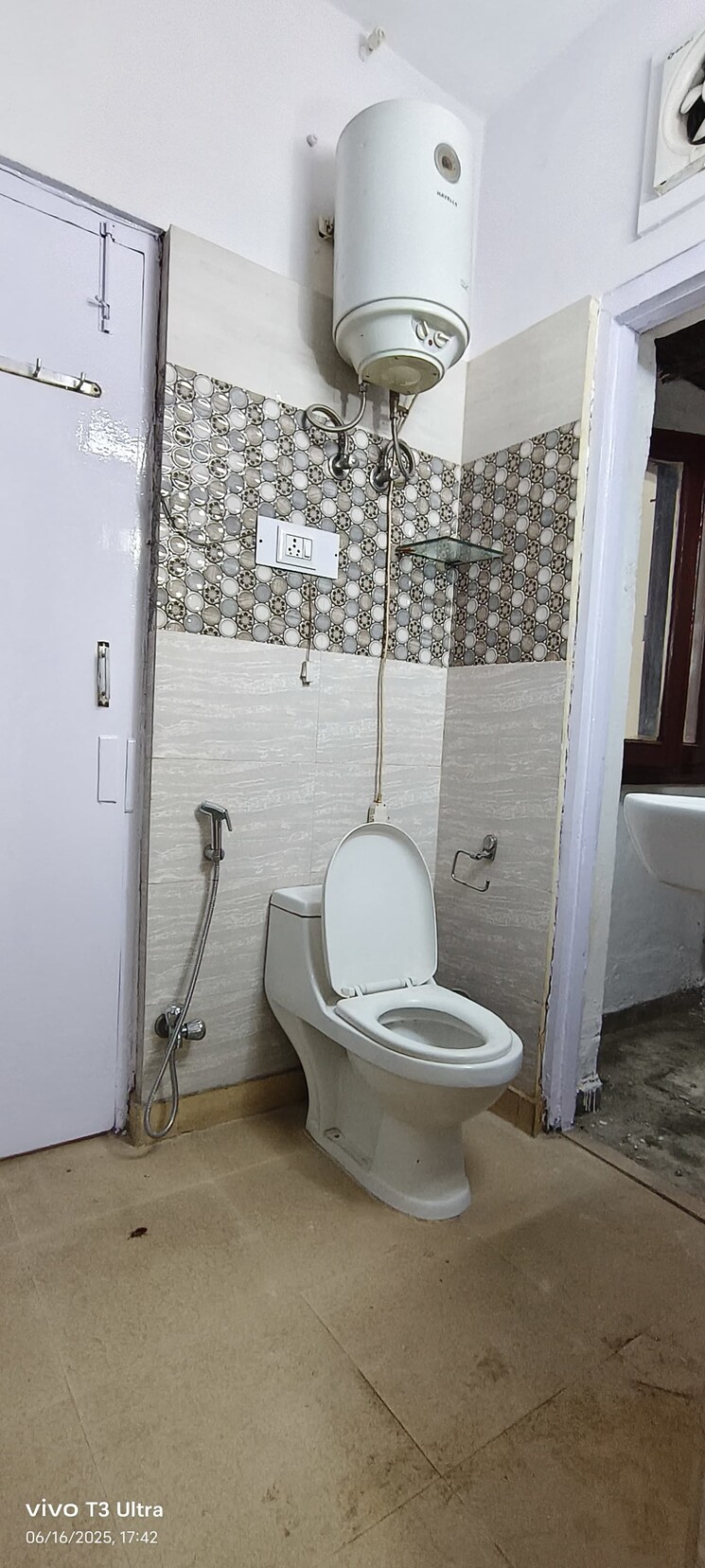 Bathroom, panchsheel enclave 3 Bedroom 200 Sq.Yd. Builder Floor In Panchsheel Enclave Delhi 8820947