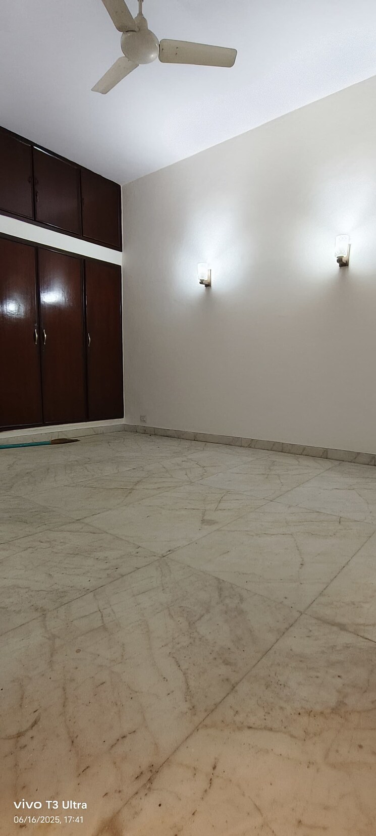 Room, panchsheel enclave 3 Bedroom 200 Sq.Yd. Builder Floor In Panchsheel Enclave Delhi 8820947