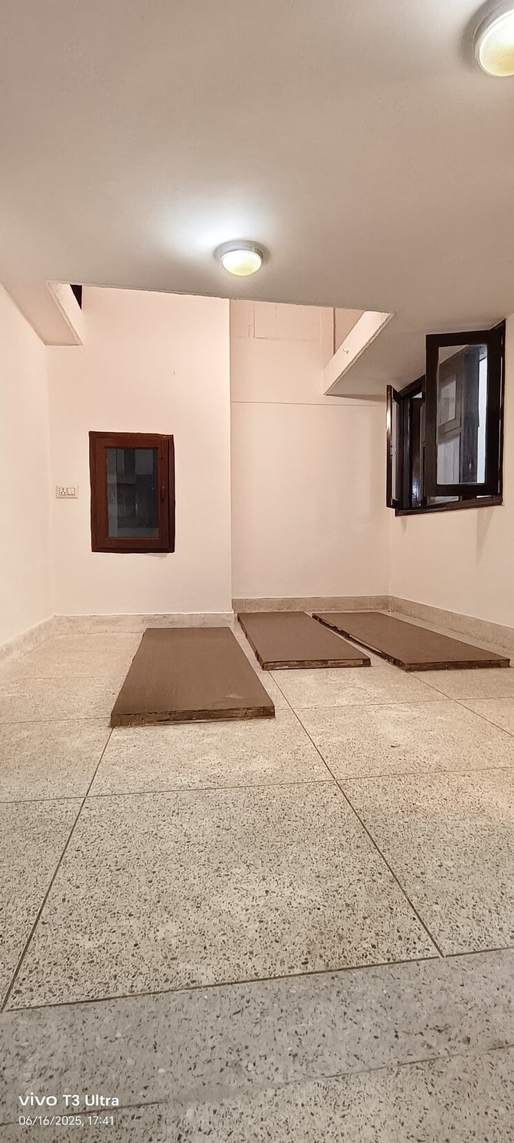 Room, panchsheel enclave 3 Bedroom 200 Sq.Yd. Builder Floor In Panchsheel Enclave Delhi 8820947