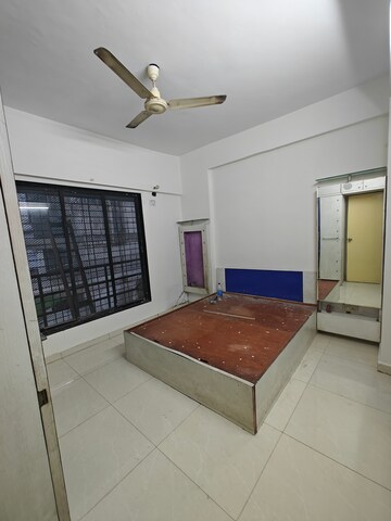 Room in 2 BHK Apartment at Seawoods – for Rent