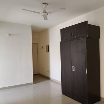 Room in 2 BHK Apartment at Suncity Avenue 102, Sector 102 – for Rent