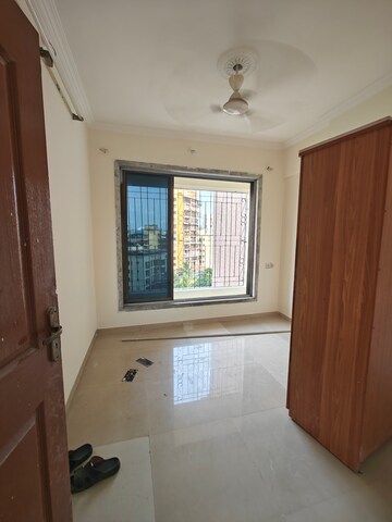 Room in 3 BHK Apartment at Nerul Sector 50e – for Rent