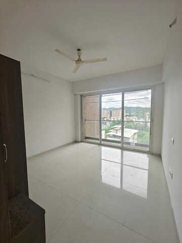 Room in 3 BHK Apartment at Akshar Alvario, Seawoods – for Rent